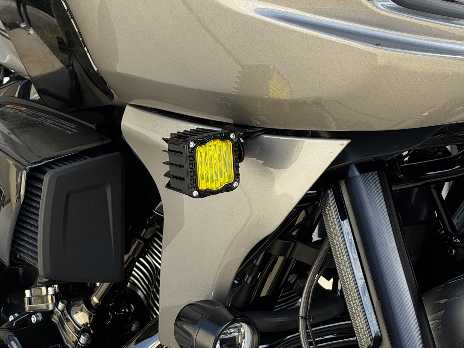 SHARK DEMON® LED FRONT TURN SIGNALS FOR 2023-2025 ROAD GLIDE