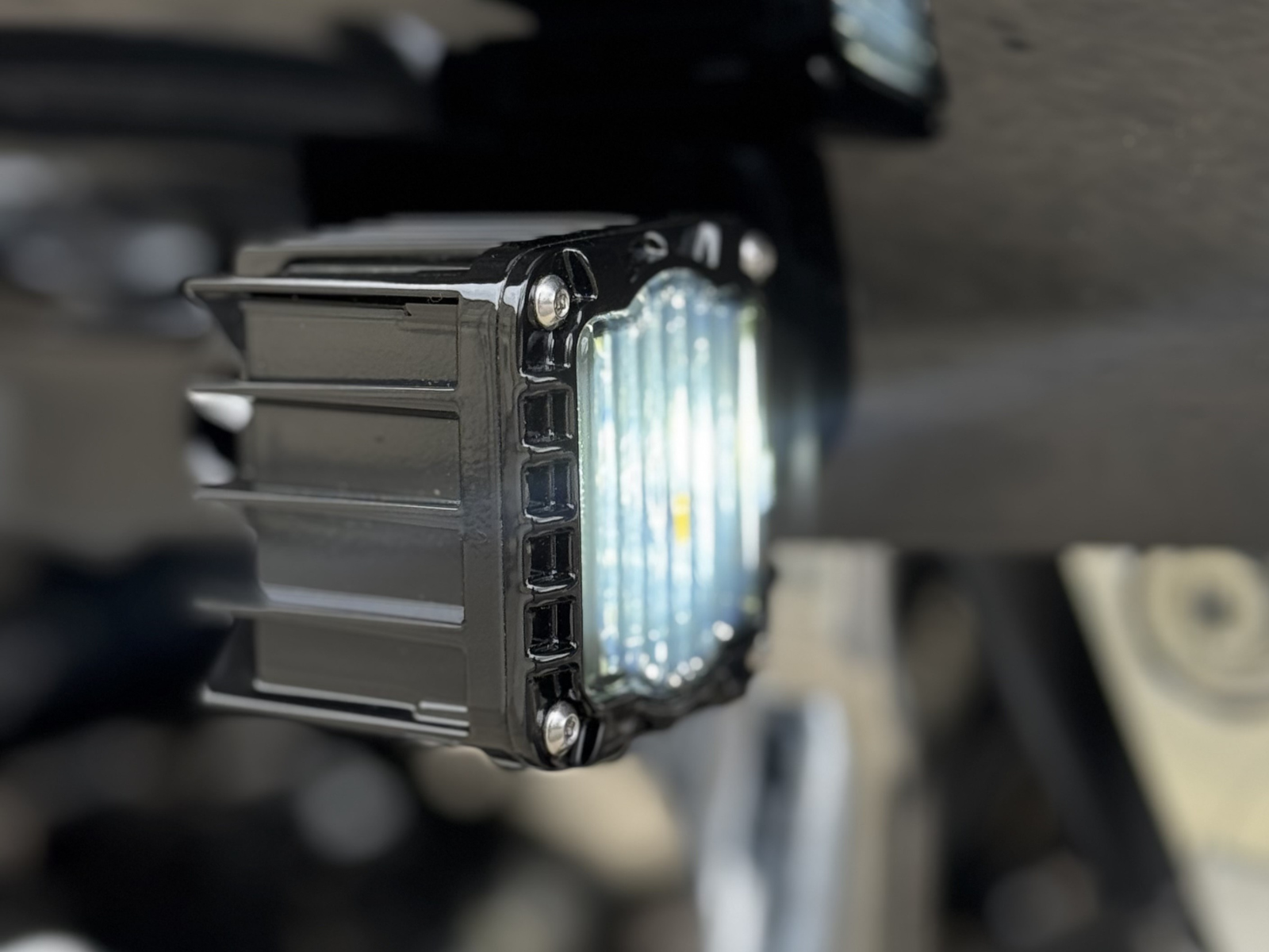 SHARK DEMON™ LED FRONT TURN SIGNALS FOR 2015-2023 ROAD GLIDE