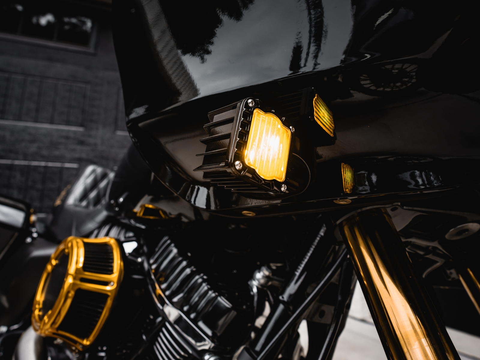 SHARK DEMON™ LED FRONT TURN SIGNALS FOR 2015-2023 ROAD GLIDE