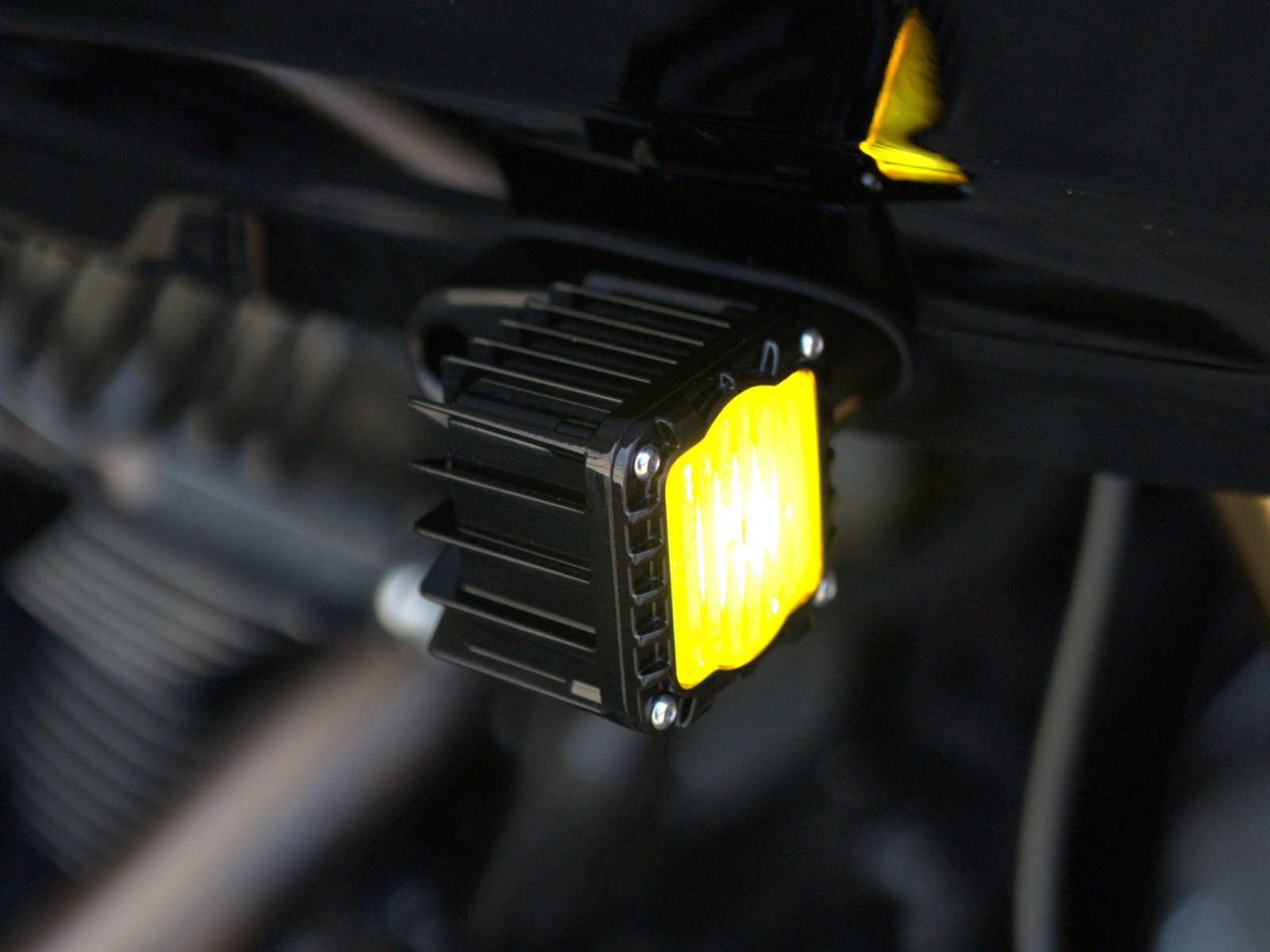 SHARK DEMON™ LED FRONT TURN SIGNALS FOR 2015-2023 ROAD GLIDE