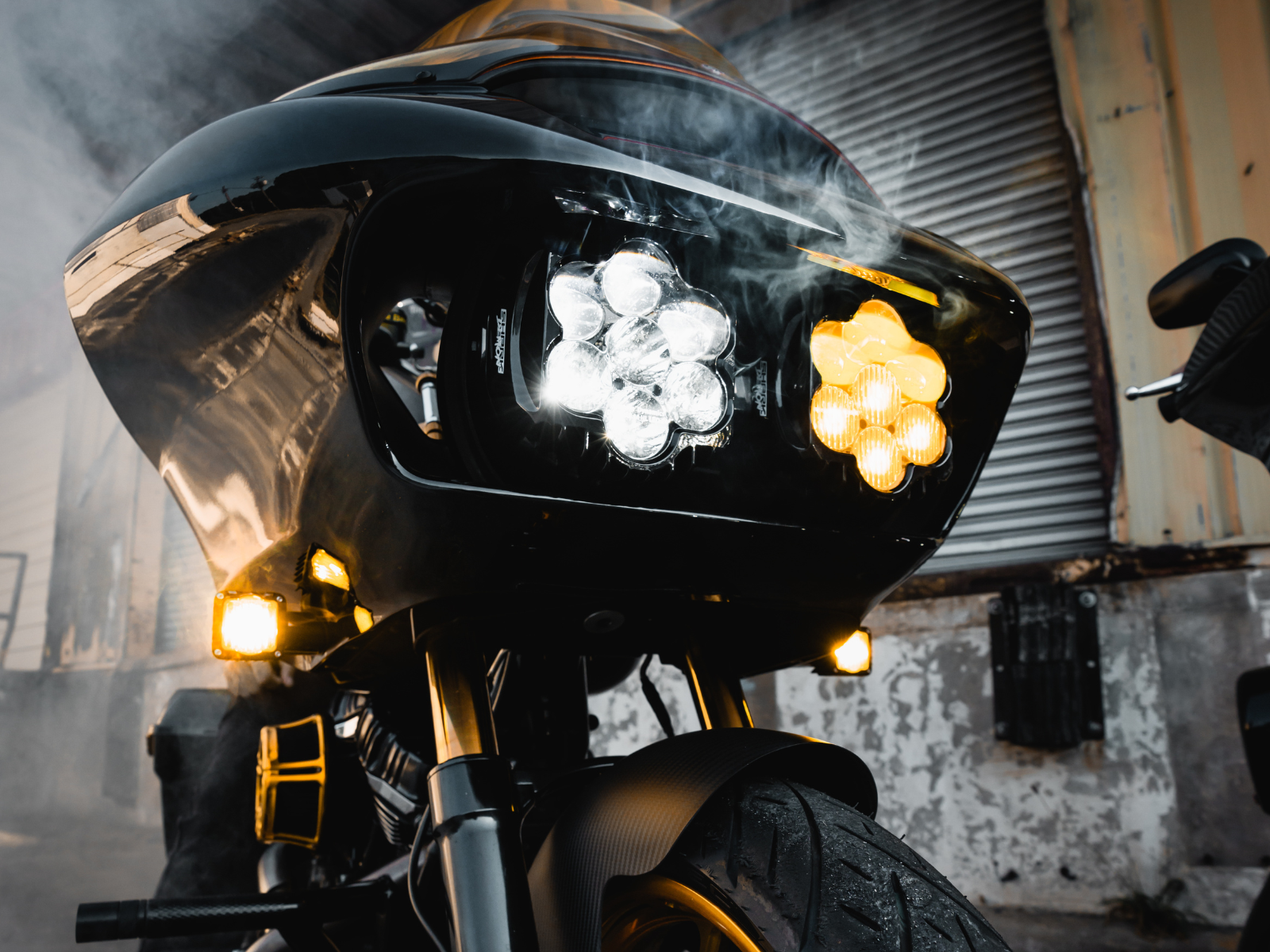 SHARK DEMON™ HEADLIGHT + FOG LAMP COMBO KIT FOR ROAD GLIDE