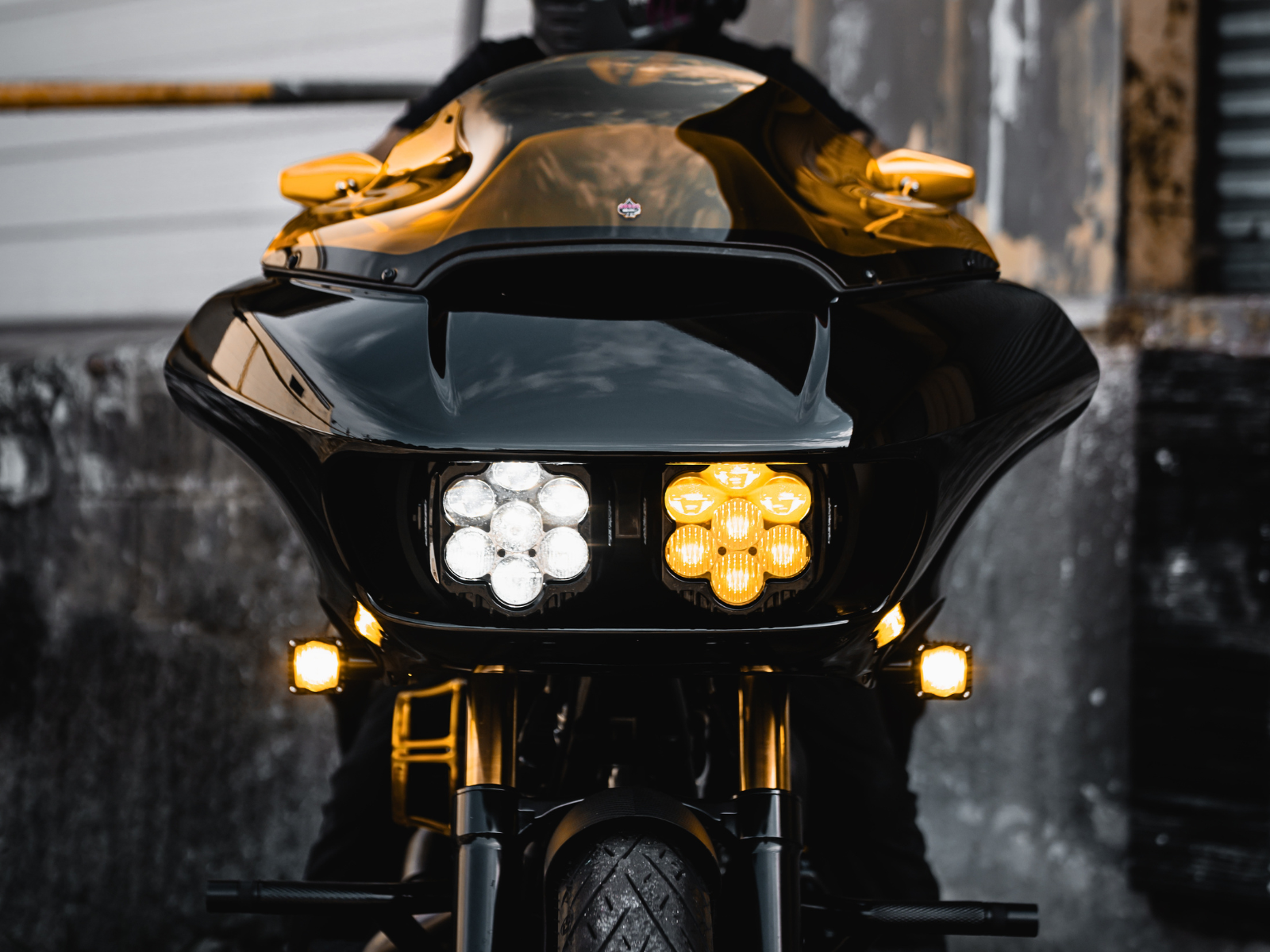 SHARK DEMON™ HEADLIGHT + FOG LAMP COMBO KIT FOR ROAD GLIDE