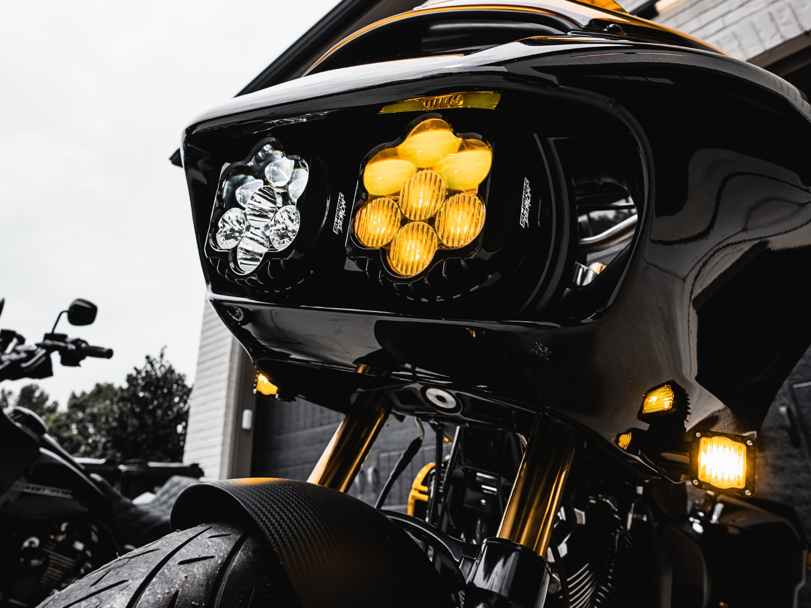 SHARK DEMON™ HEADLIGHT + FOG LAMP COMBO KIT FOR ROAD GLIDE